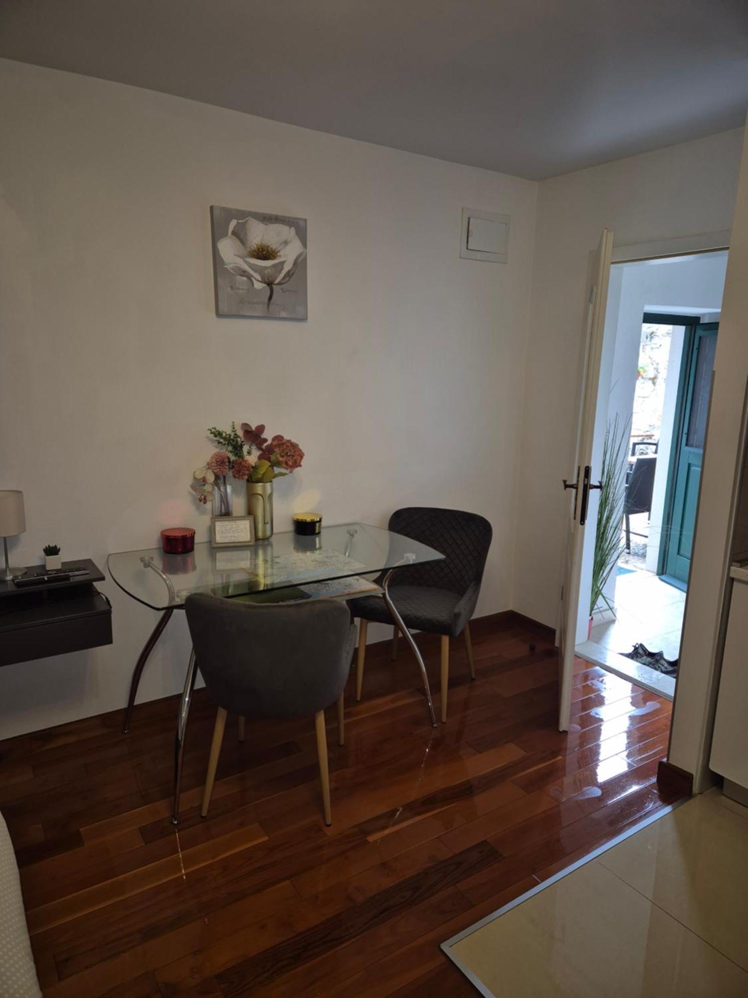 Tomadi Apartma *