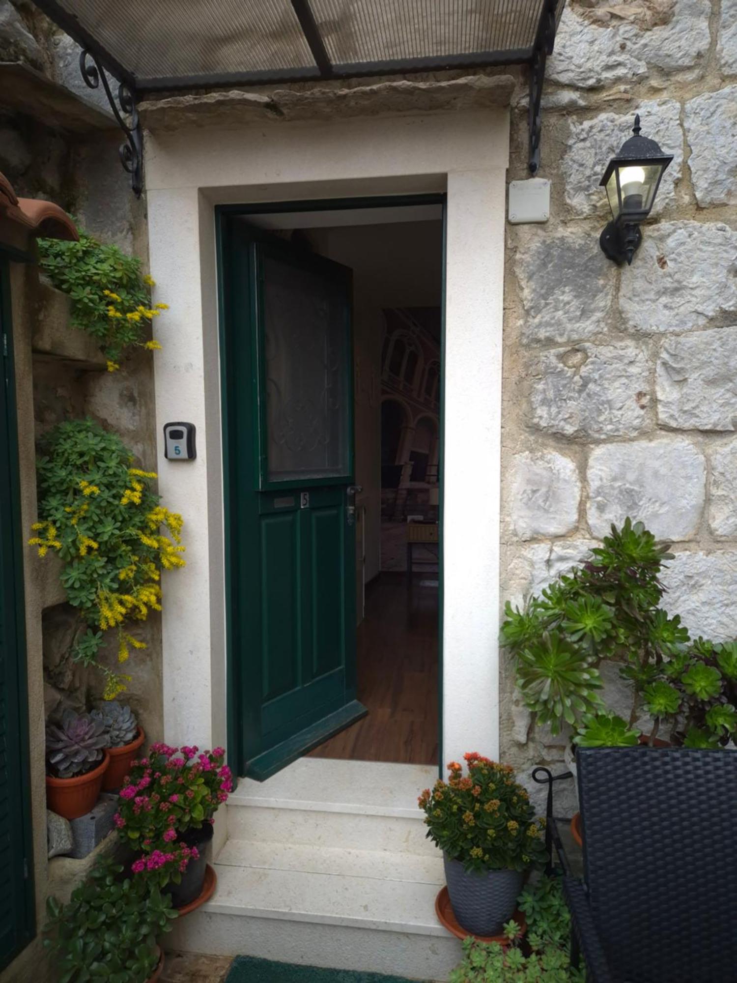 Tomadi Apartma